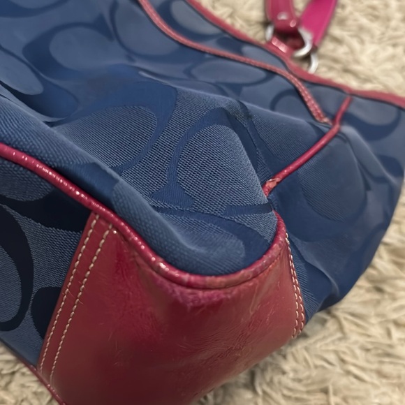 Coach Bag Laura Signature Canvas Tote - Picture 16 of 17